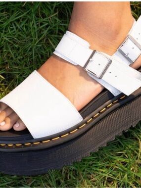 DR MARTENS Voss Quad White Hydro Leather Platform Sandals sz 9